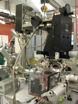 Лабораторная установка, позволившая наблюдать поглощение инфракрасного излучения в оксиде графена. (кликните картинку для увеличения)