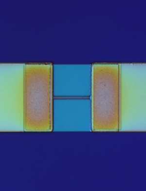 Изображение кремниевого микропровода, полученное методикой сканирующей туннельной микроскопии. (кликните картинку для увеличения)