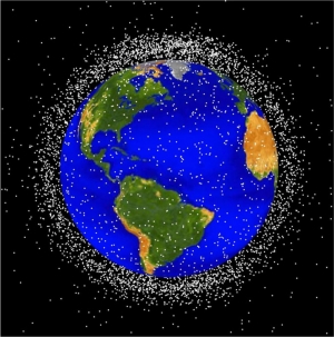 Смоделированное изображение засоренности на
околоземной орбите. (кликните картинку для увеличения)