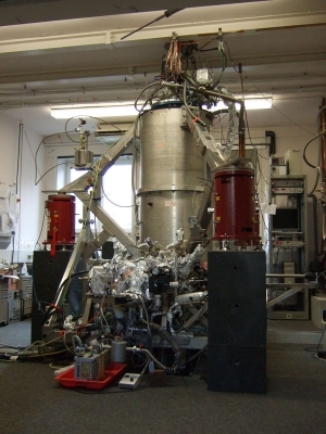 Экспериментальная установка, позволяющая собирать наномагниты атом за
атомом. (кликните картинку для увеличения)