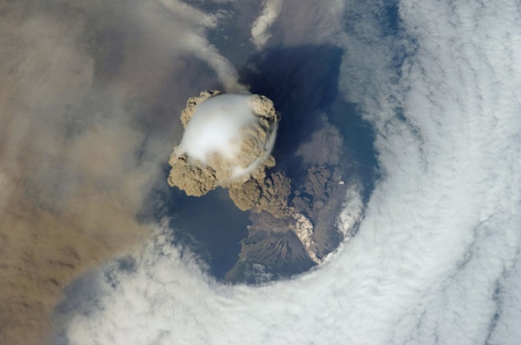 Извержение вулкана Сарычев